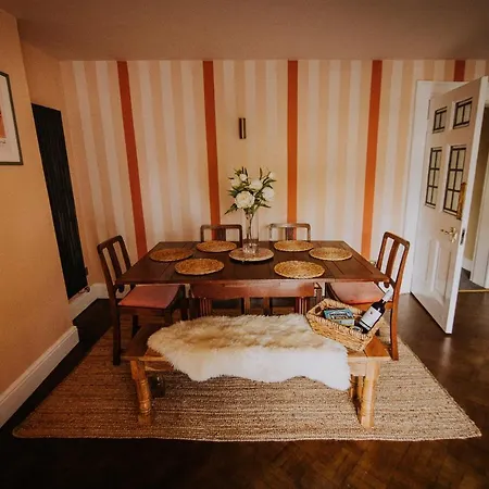 Appartement The Pheasant Spacious Georgian With Log Fire And Garden Views Grange-over-Sands